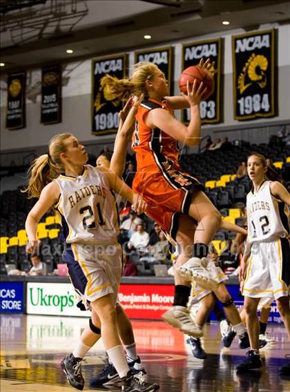 Thumbnail 2 in Loudoun County vs. Charlottesville (VHSL AA D4 Semifinal) photogallery.