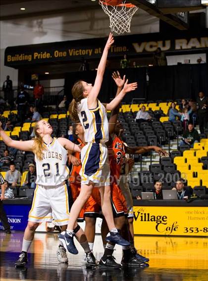 Thumbnail 2 in Loudoun County vs. Charlottesville (VHSL AA D4 Semifinal) photogallery.