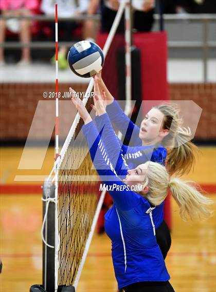 Thumbnail 2 in Stephenville vs. Decatur (4A Regional Quarterfinals) photogallery.