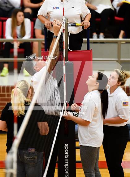 Thumbnail 1 in Stephenville vs. Decatur (4A Regional Quarterfinals) photogallery.