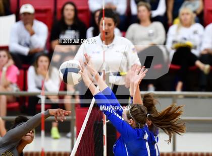 Thumbnail 2 in Stephenville vs. Decatur (4A Regional Quarterfinals) photogallery.