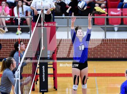 Thumbnail 2 in Stephenville vs. Decatur (4A Regional Quarterfinals) photogallery.