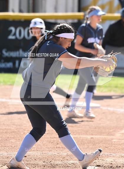 Thumbnail 1 in Villa Park @ Foothill photogallery.