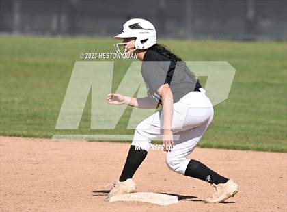Thumbnail 1 in Villa Park @ Foothill photogallery.