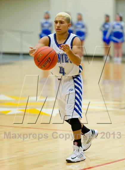 Thumbnail 1 in Alamo Heights vs. Lanier (Regional Quarterfinal) photogallery.