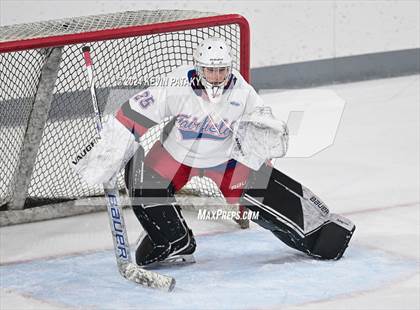 Thumbnail 2 in Darien @ Warde/Ludlowe photogallery.