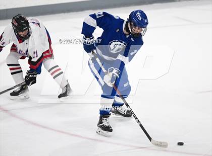 Thumbnail 3 in Darien @ Warde/Ludlowe photogallery.