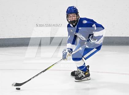 Thumbnail 3 in Darien @ Warde/Ludlowe photogallery.