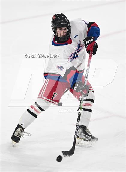 Thumbnail 1 in Darien @ Warde/Ludlowe photogallery.