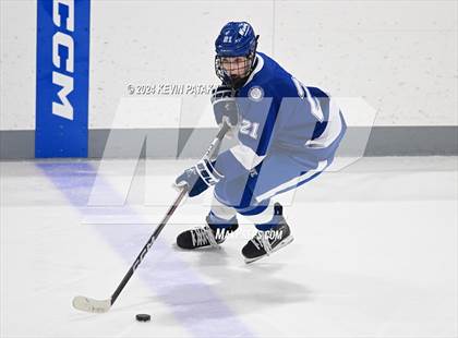 Thumbnail 2 in Darien @ Warde/Ludlowe photogallery.