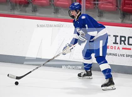 Thumbnail 1 in Darien @ Warde/Ludlowe photogallery.