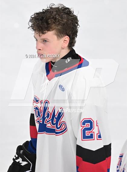 Thumbnail 1 in Darien @ Warde/Ludlowe photogallery.