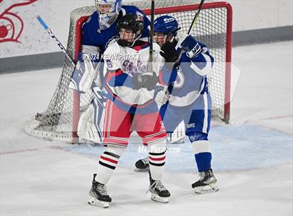 Thumbnail 1 in Darien @ Warde/Ludlowe photogallery.