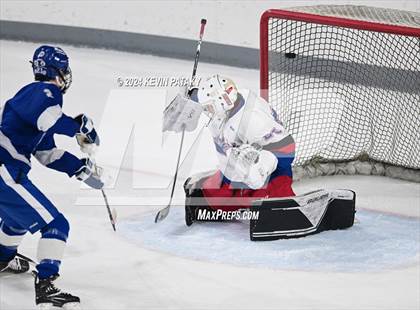 Thumbnail 1 in Darien @ Warde/Ludlowe photogallery.