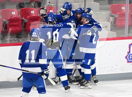 Thumbnail 2 in Darien @ Warde/Ludlowe photogallery.