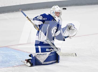 Thumbnail 1 in Darien @ Warde/Ludlowe photogallery.