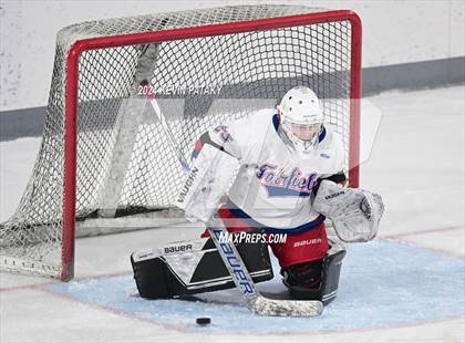 Thumbnail 2 in Darien @ Warde/Ludlowe photogallery.