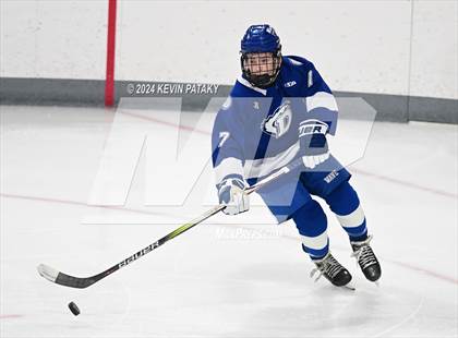 Thumbnail 1 in Darien @ Warde/Ludlowe photogallery.