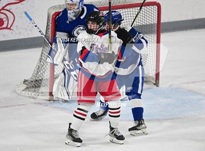 Thumbnail 2 in Darien @ Warde/Ludlowe photogallery.
