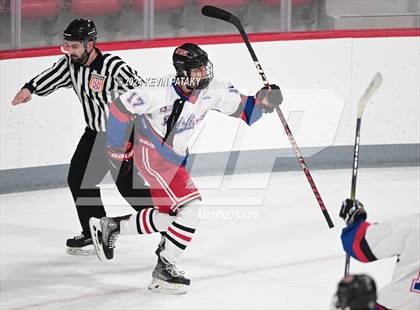 Thumbnail 3 in Darien @ Warde/Ludlowe photogallery.