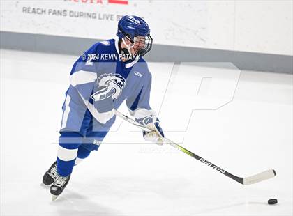 Thumbnail 1 in Darien @ Warde/Ludlowe photogallery.