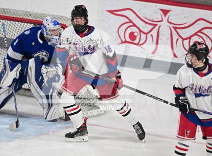 Thumbnail 1 in Darien @ Warde/Ludlowe photogallery.