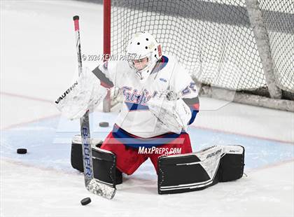 Thumbnail 1 in Darien @ Warde/Ludlowe photogallery.