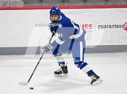 Thumbnail 1 in Darien @ Warde/Ludlowe photogallery.