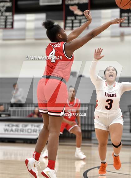 Thumbnail 1 in King vs. Legacy (Troy Classic) photogallery.