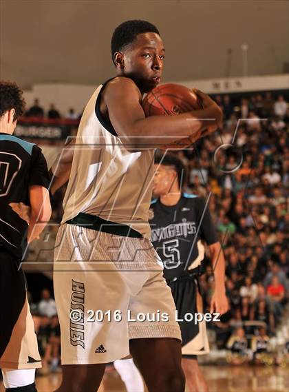 Thumbnail 3 in Chino Hills vs. Bishop Montgomery (CIF SoCal Regional Open Division Final) photogallery.