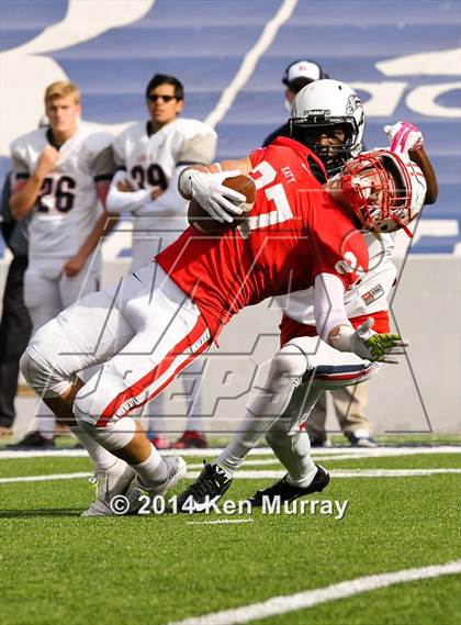 Thumbnail 2 in Katy vs Dawson (UIL 6A Regional Playoff) photogallery.