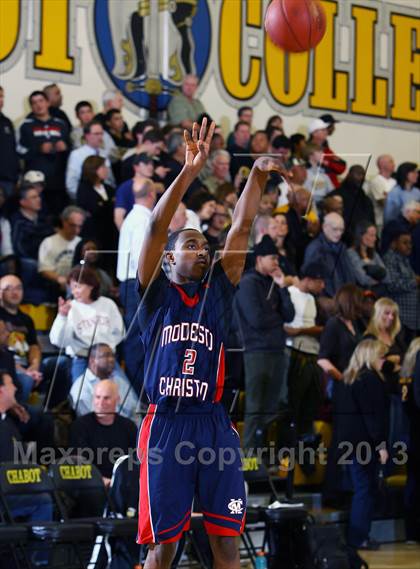 Thumbnail 3 in Bishop O'Dowd vs. Modesto Christian (CIF NorCal Regional Open Division Playoffs) photogallery.