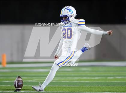 Thumbnail 2 in Springtown vs Sulphur Springs (UIL Football 4A Division 1 Area) photogallery.