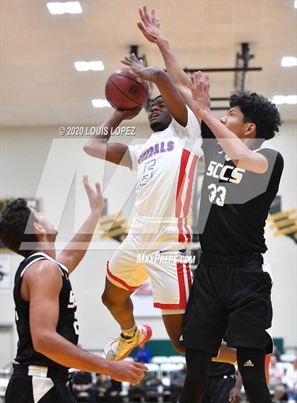 Thumbnail 3 in George Washington Prep vs. Santa Clarita Christian (The Classic at Damien) photogallery.