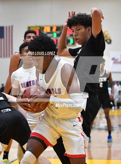 Thumbnail 1 in George Washington Prep vs. Santa Clarita Christian (The Classic at Damien) photogallery.