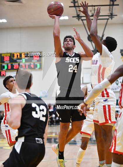 Thumbnail 3 in George Washington Prep vs. Santa Clarita Christian (The Classic at Damien) photogallery.
