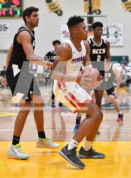 Thumbnail 2 in George Washington Prep vs. Santa Clarita Christian (The Classic at Damien) photogallery.