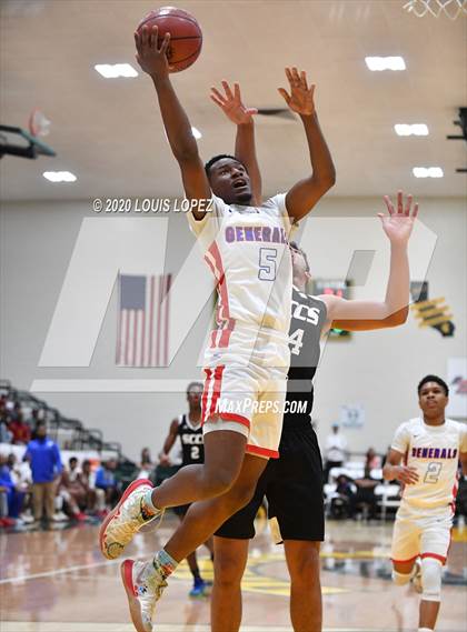 Thumbnail 1 in George Washington Prep vs. Santa Clarita Christian (The Classic at Damien) photogallery.