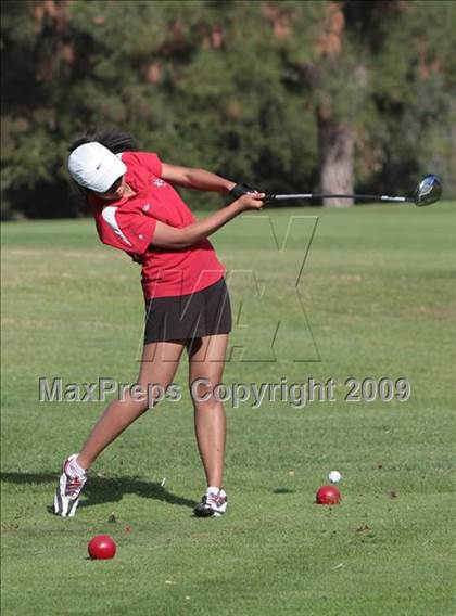 Thumbnail 2 in CIF LA City Section Girls Golf Championships photogallery.