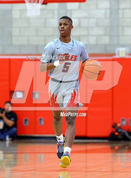Thumbnail 2 in Harvard-Westlake vs. Etiwanda (Mater Dei Extravaganza) photogallery.