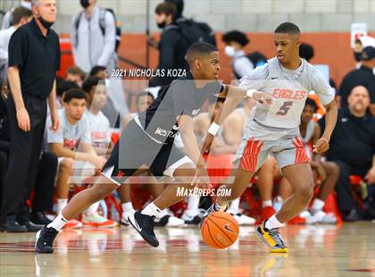 Thumbnail 3 in Harvard-Westlake vs. Etiwanda (Mater Dei Extravaganza) photogallery.