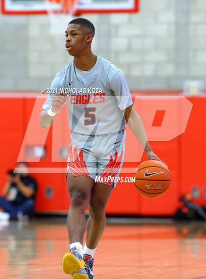 Thumbnail 3 in Harvard-Westlake vs. Etiwanda (Mater Dei Extravaganza) photogallery.