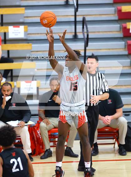Thumbnail 2 in Harvard-Westlake vs. Etiwanda (Mater Dei Extravaganza) photogallery.