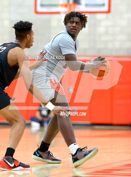 Thumbnail 1 in Harvard-Westlake vs. Etiwanda (Mater Dei Extravaganza) photogallery.