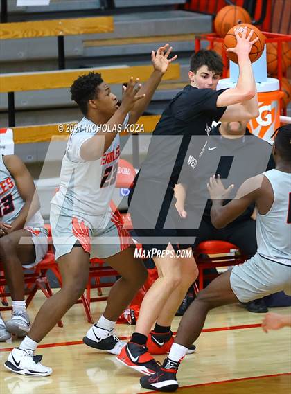 Thumbnail 2 in Harvard-Westlake vs. Etiwanda (Mater Dei Extravaganza) photogallery.