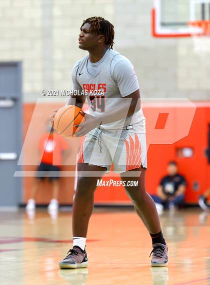 Thumbnail 2 in Harvard-Westlake vs. Etiwanda (Mater Dei Extravaganza) photogallery.