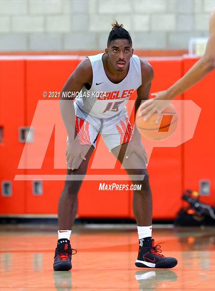 Thumbnail 2 in Harvard-Westlake vs. Etiwanda (Mater Dei Extravaganza) photogallery.