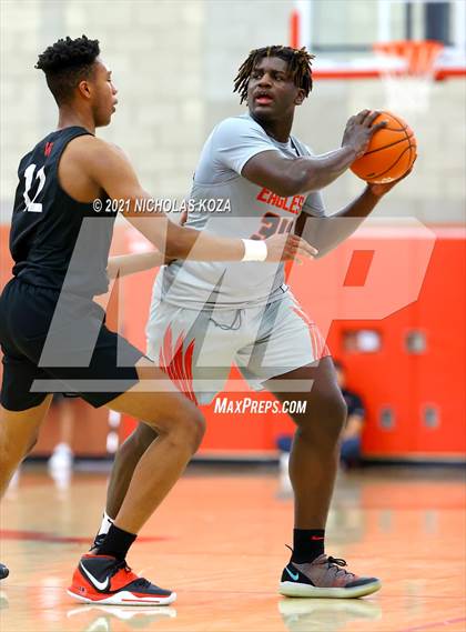 Thumbnail 3 in Harvard-Westlake vs. Etiwanda (Mater Dei Extravaganza) photogallery.