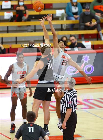 Thumbnail 3 in Harvard-Westlake vs. Etiwanda (Mater Dei Extravaganza) photogallery.