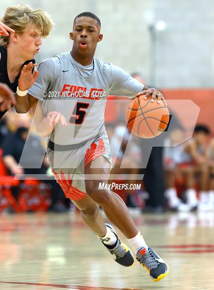 Thumbnail 2 in Harvard-Westlake vs. Etiwanda (Mater Dei Extravaganza) photogallery.